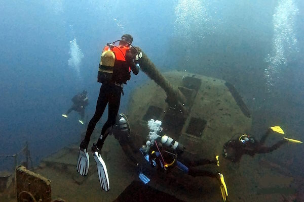 Underwater wreck